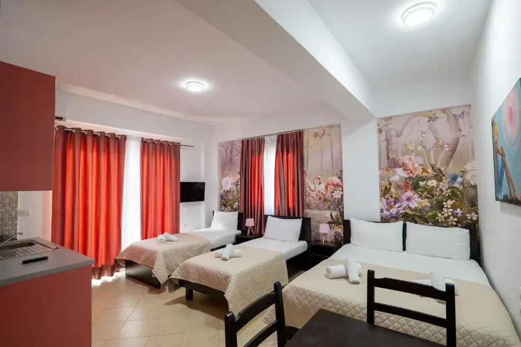 Standard Quadruple Room image 5
