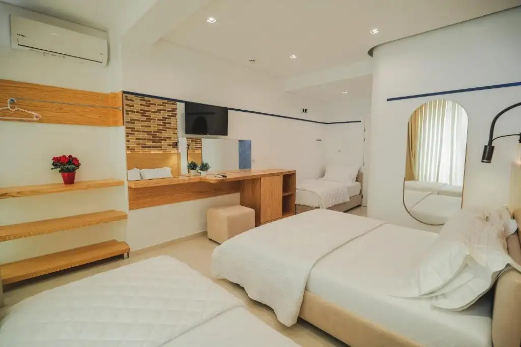 Superior Quadruple Room image 7