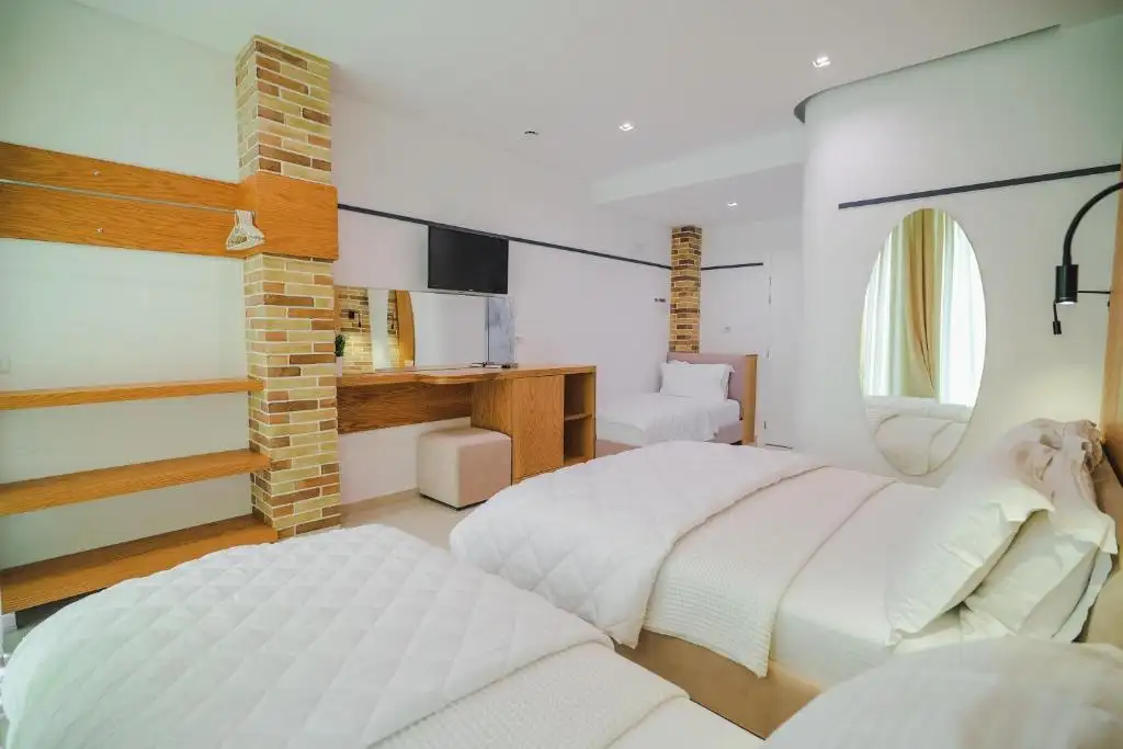 Superior Quadruple Room image 8