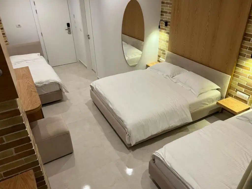 Superior Quadruple Room image 14