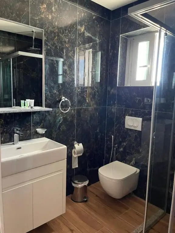 Superior Triple Room image 3