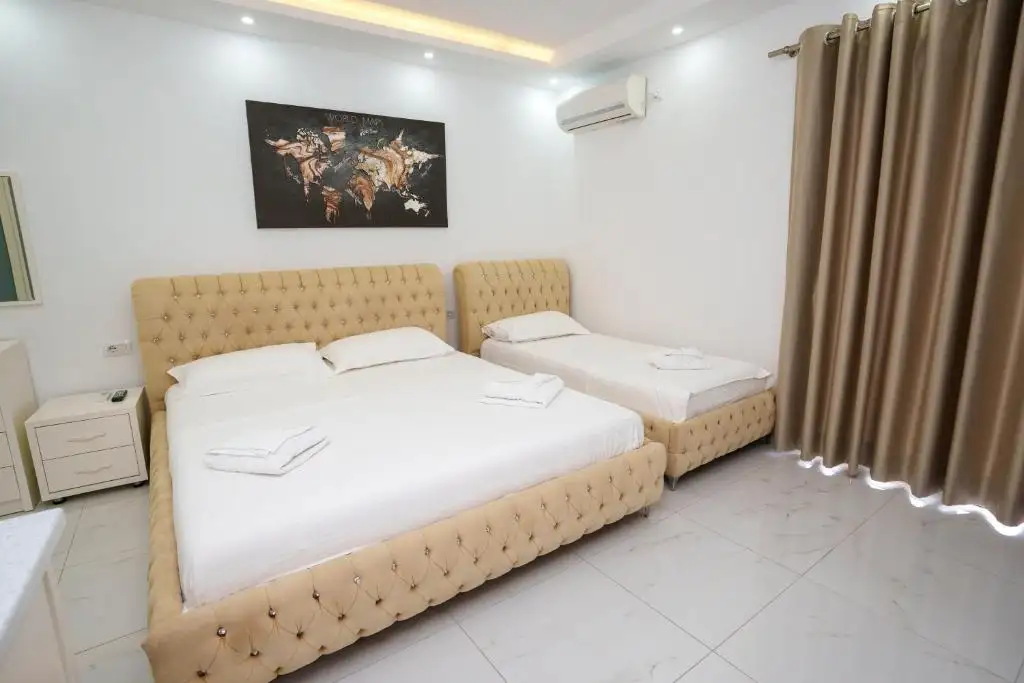 Superior Triple Room image 8