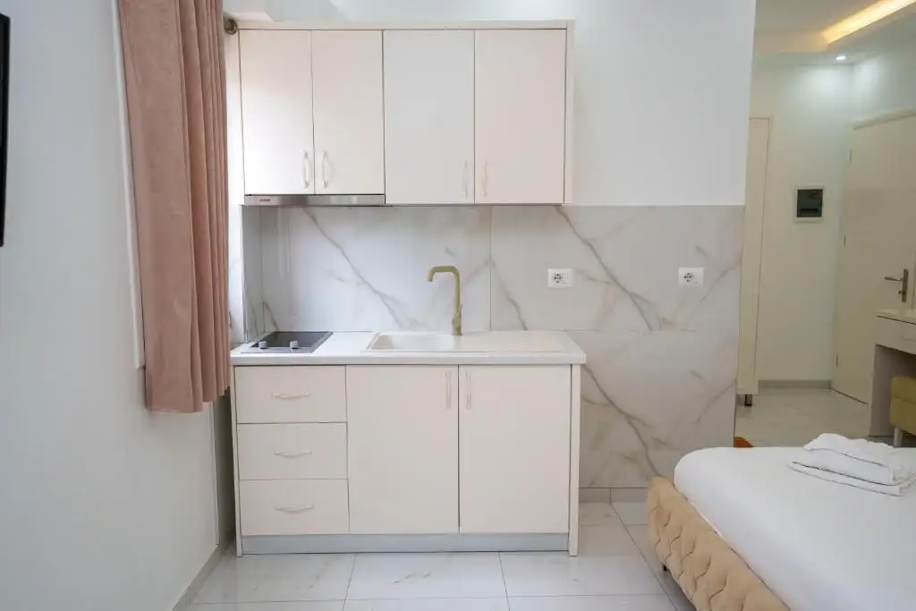 Superior Triple Room image 6