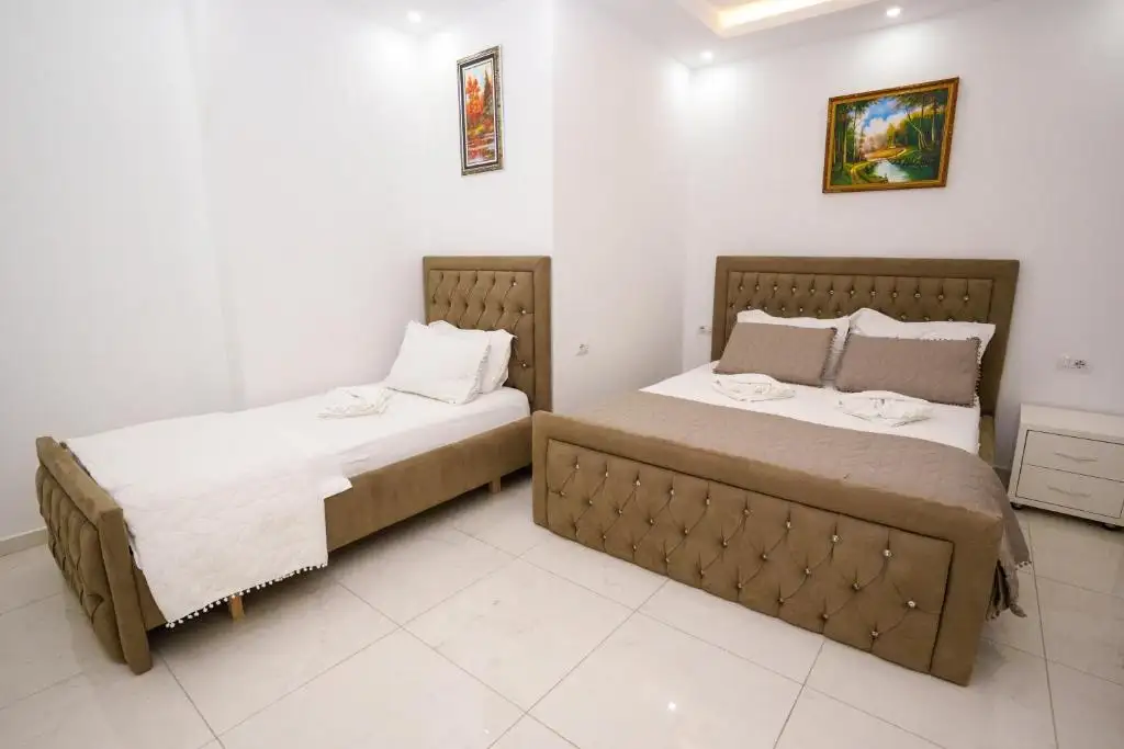 Superior Triple Room image 7