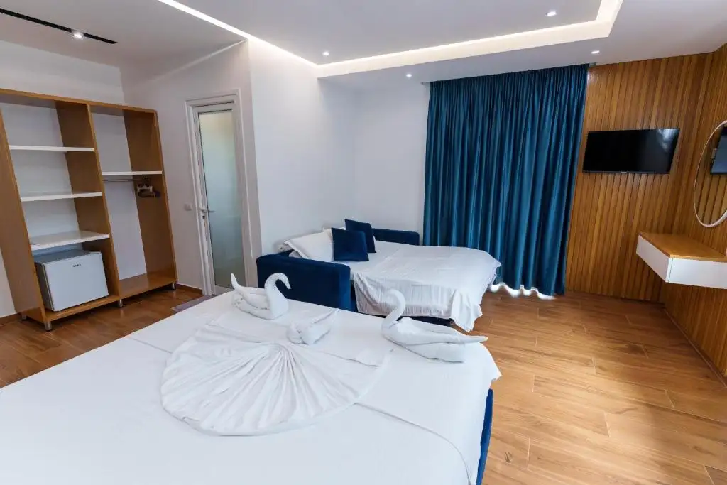 Superior Quadruple Room With Balcony image 3