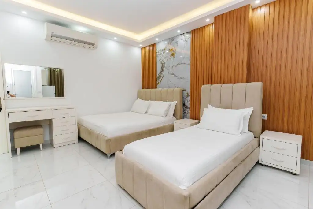 Superior Quadruple Room with Sea View image 3