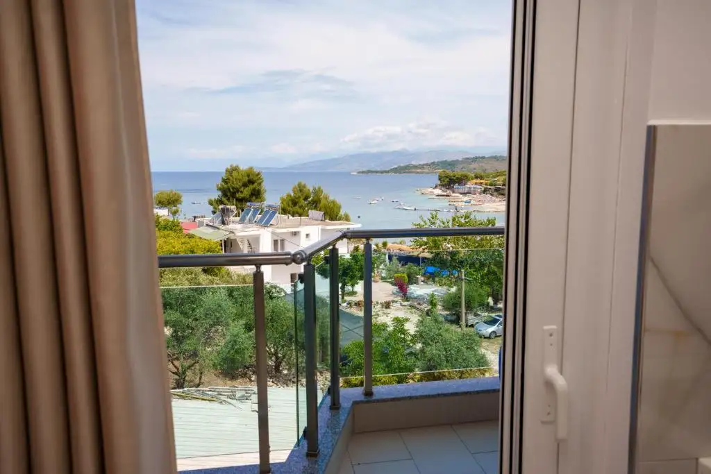Superior Quadruple Room with Sea View image 9