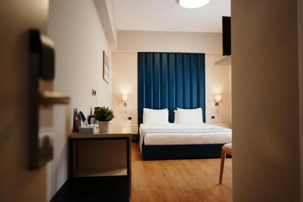 Double Room with Balcony image 10