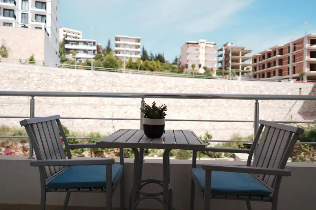 Double Room with Balcony image 16