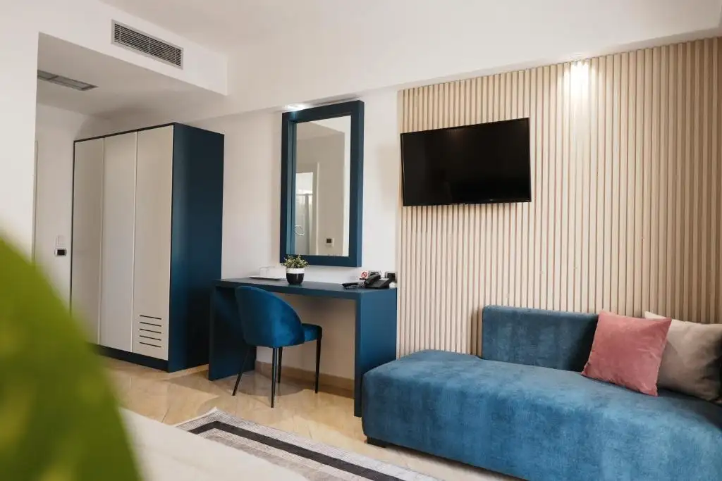 Double room with sofa bed only for children image 5