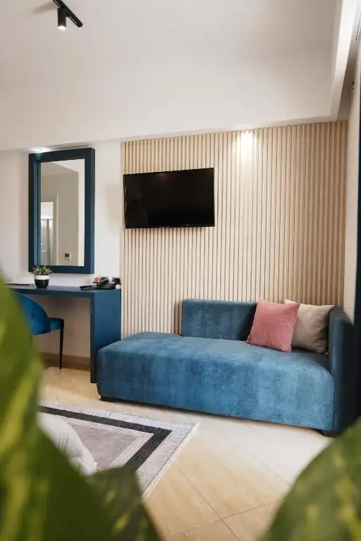 Double room with sofa bed only for children image 8