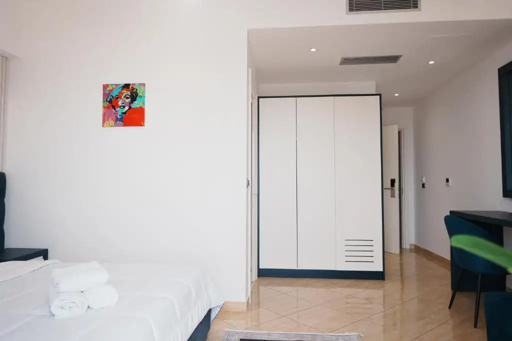 Double Room with Sofa Bed - Sea View image 6