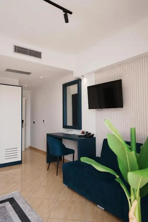 Double Room with Sofa Bed - Sea View image 11