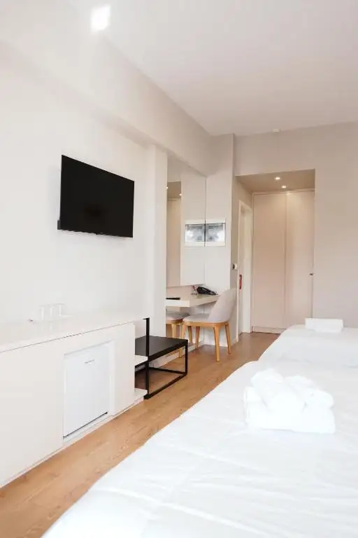 Triple Room with Balcony image 14