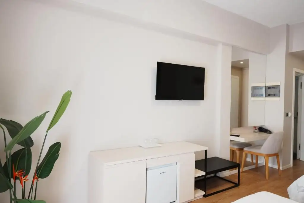 Triple Room with Balcony image 8