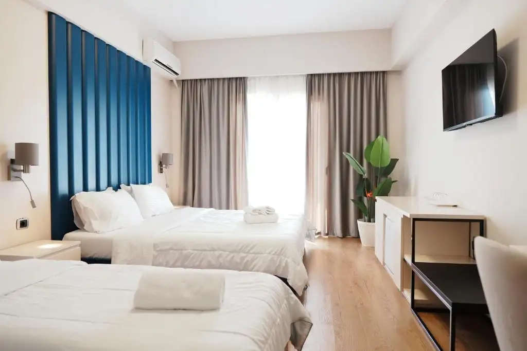 Triple Room with Balcony image 5