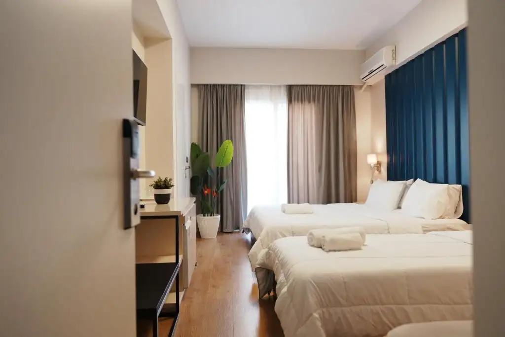Triple Room with Balcony Sea View image 5