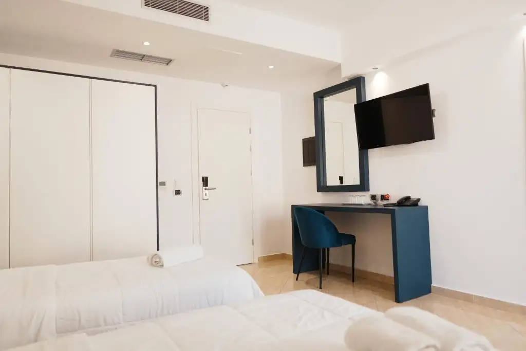 Superior Triple Room with Balcony image 14