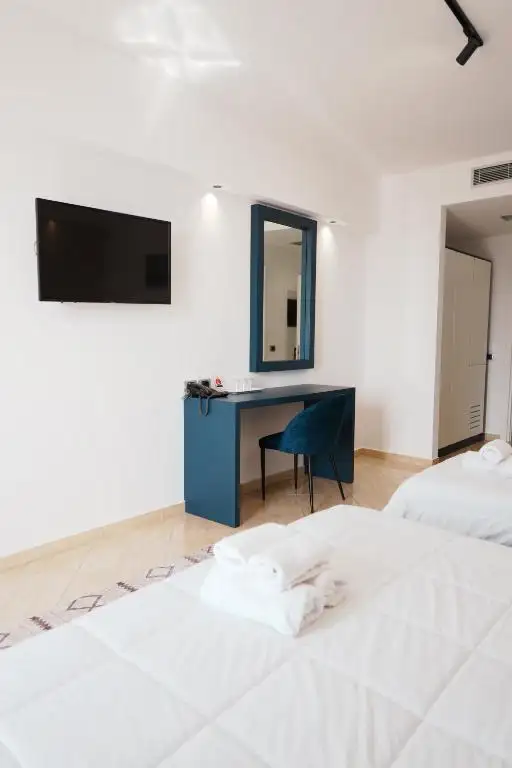 Superior Triple Room with Balcony and Sea View image 16