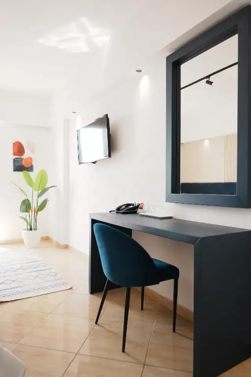 Superior Triple Room with Balcony and Sea View image 14