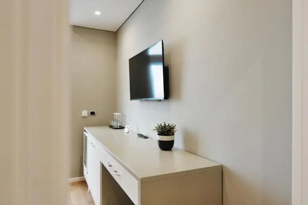 Superior Suite with Terrace and Sea View image 13