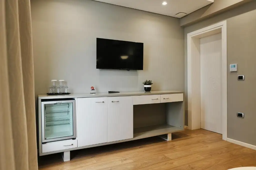 Superior Suite with Terrace and Sea View image 8