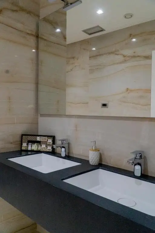 Suite with Terrace and Sea View image 18