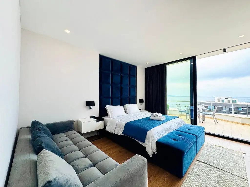 Suite with Terrace and Sea View image 9