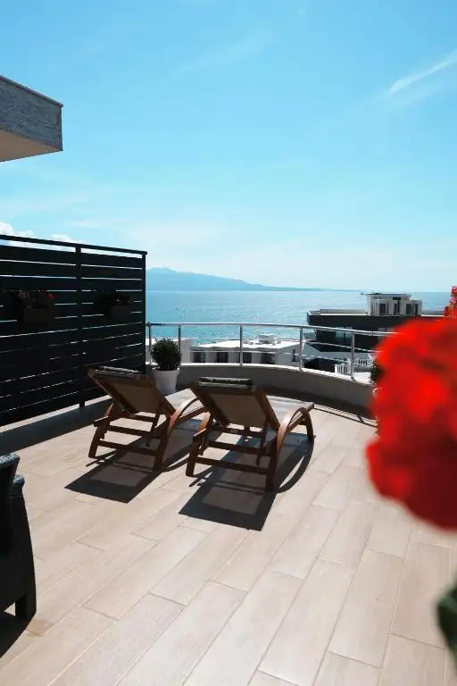 Deluxe Suite with Terrace and Sea View image 7