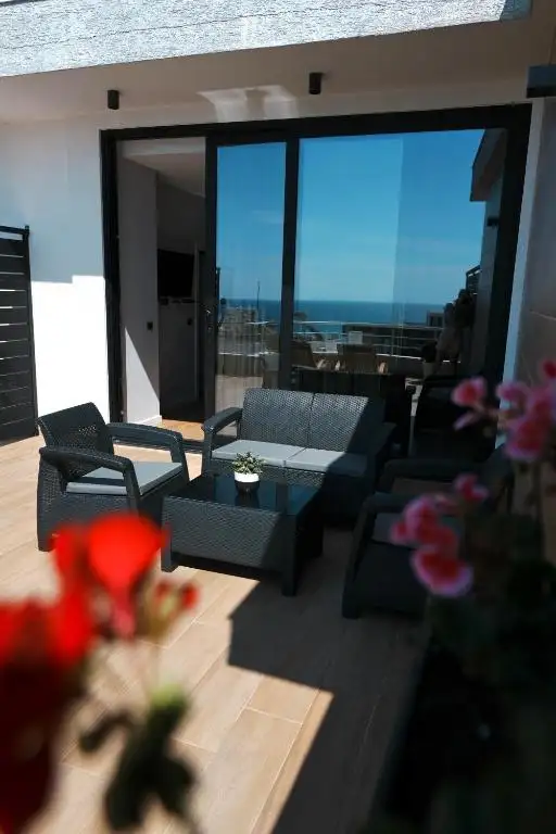 Deluxe Suite with Terrace and Sea View image 6