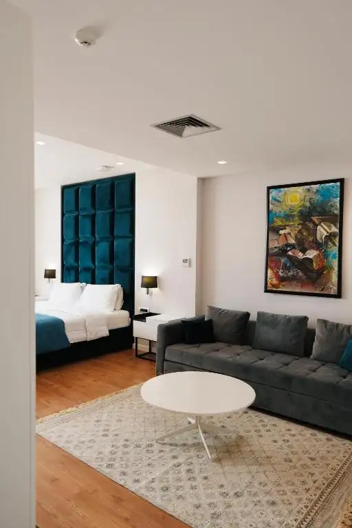 Deluxe Suite with Terrace and Sea View image 5