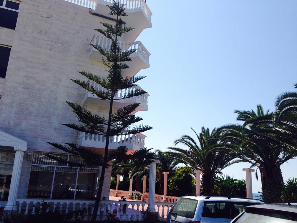 img_id_1042996.jpg