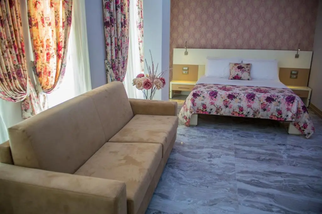 img_id_1051807.webp
