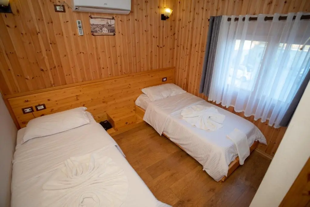 img_id_907008.webp