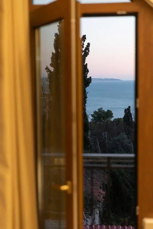 img_id_1048633.webp
