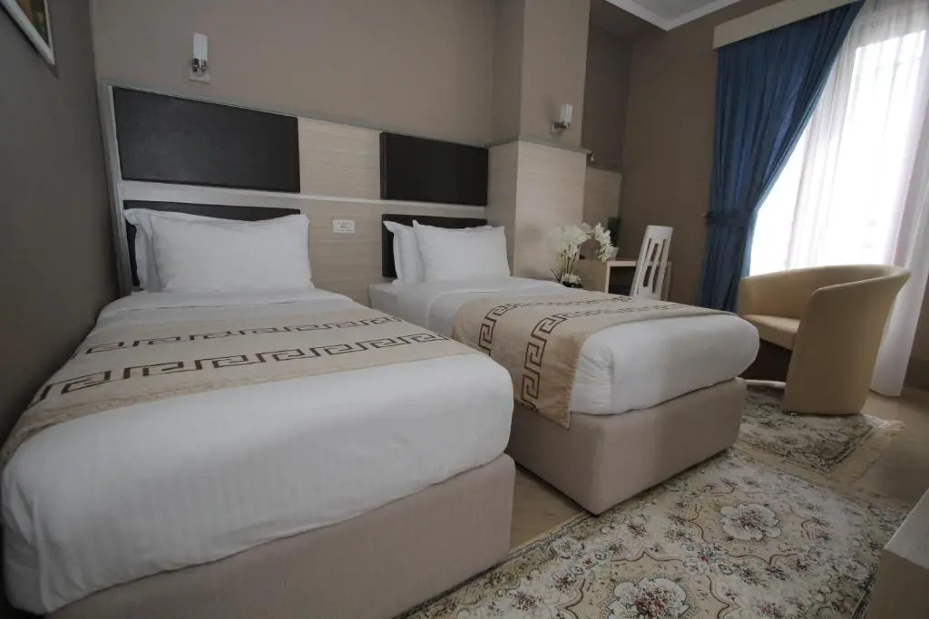 img_id_1048020.webp