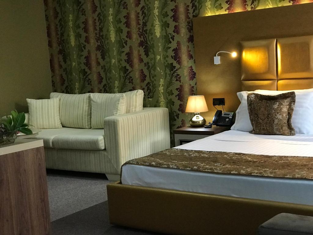 img_id_1008700.jpg