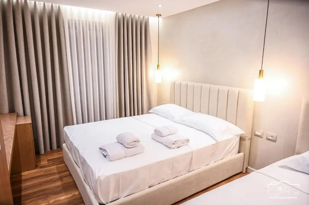 img_id_1727012.webp