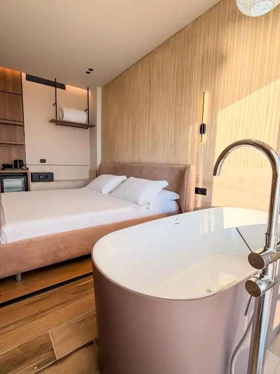 img_id_996024.webp