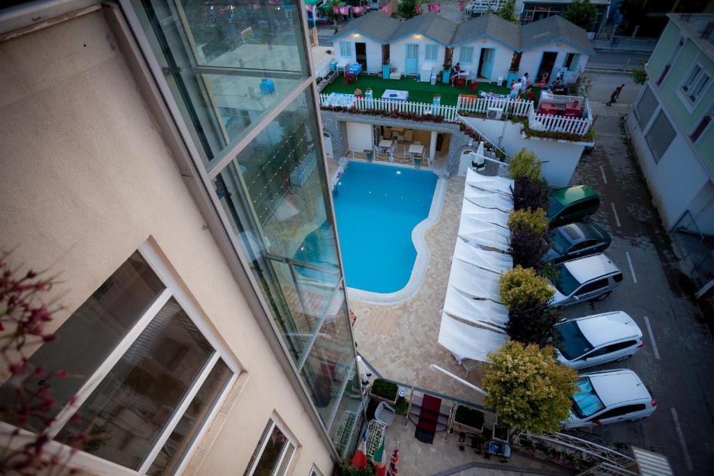img_id_993162.jpg