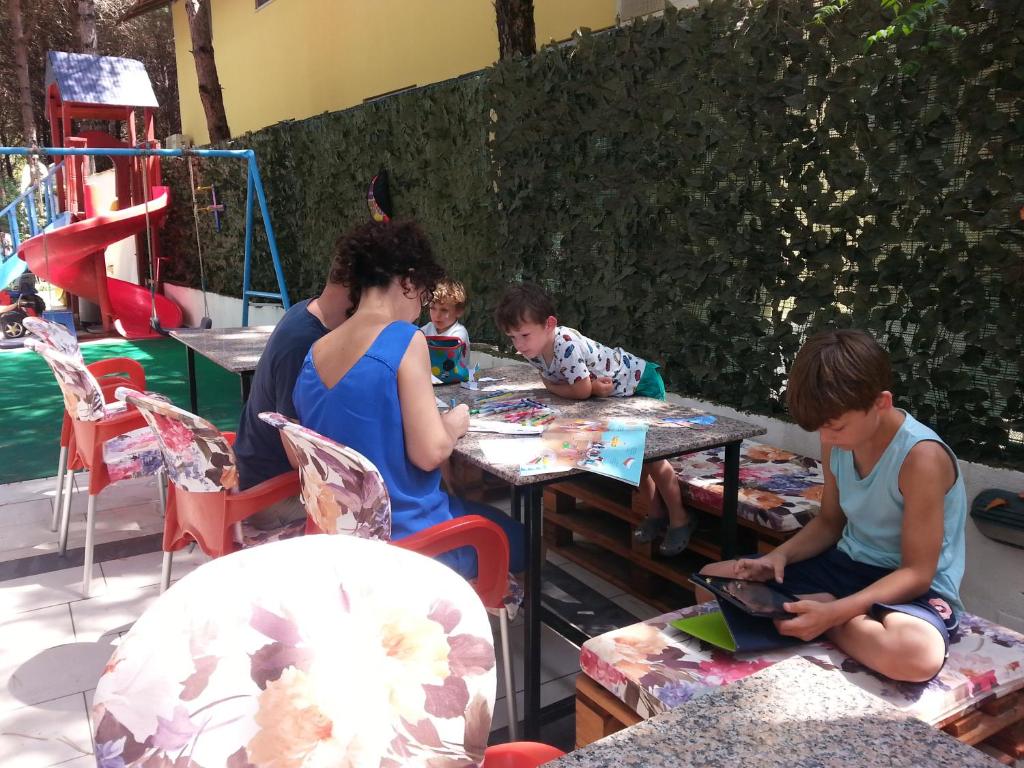img_id_1082284.jpg