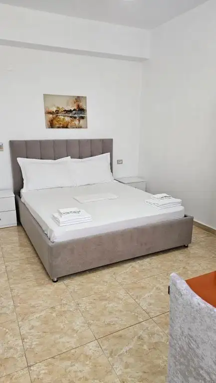 Double Room with Balcony image 5