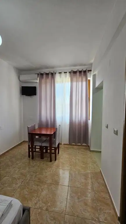 Double Room with Balcony image 8