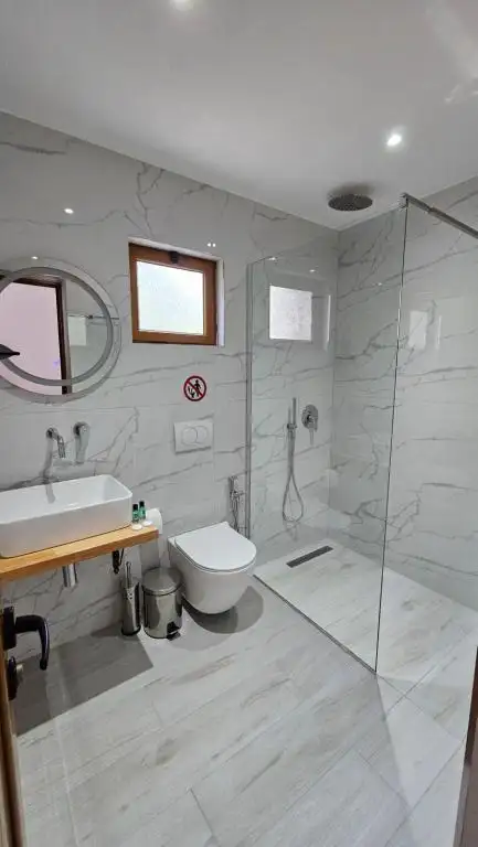 Double Room with Balcony image 9