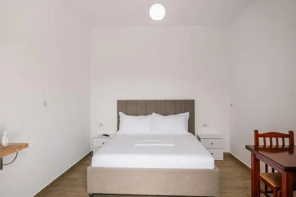 Double Room with Terrace image 3