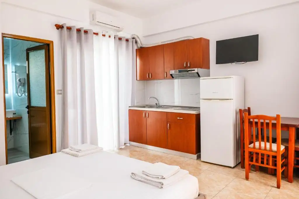 Triple Room with Balcony image 18