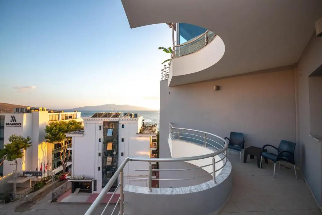 img_id_695703.webp