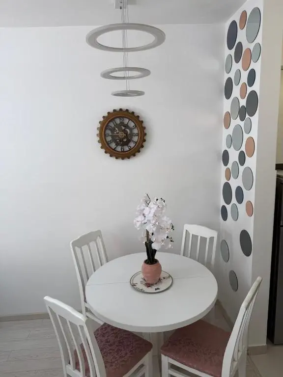 img_id_2464405.webp