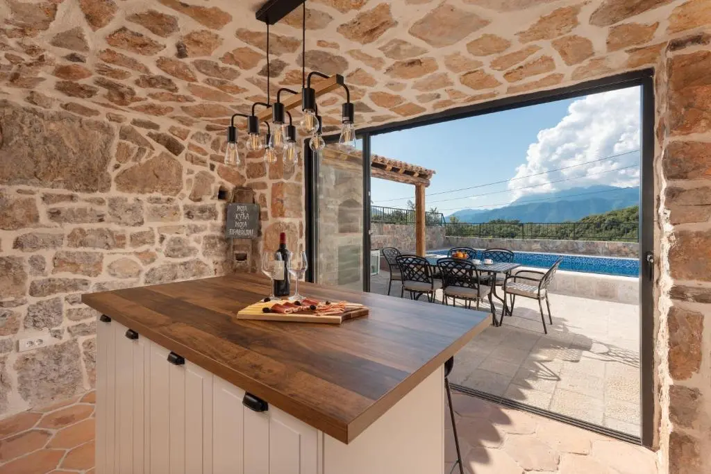 img_id_2464258.webp