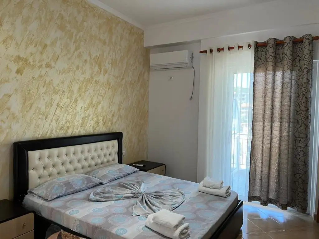 Standard Quadruple Room image 2